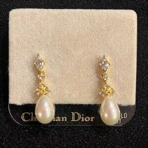 Stunning Christian Dior drop pearl earrings